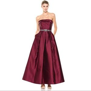 ELIZA J Like New Gorg strapless gown perfect cocktail to black tie.Jeweled belt.